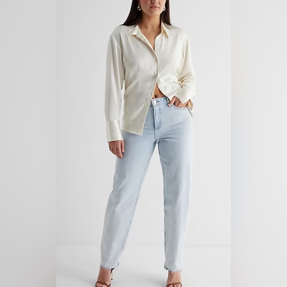 NWT Express Mid Rise Light Wash Baggy Tapered Jeans Size 4R